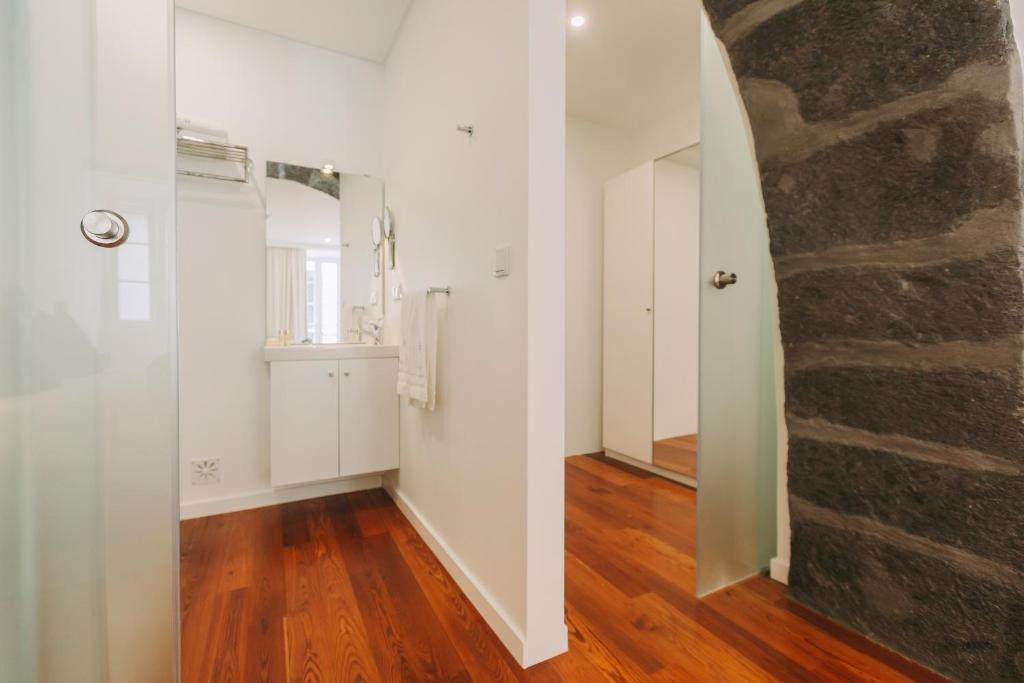 Azores Inn - Family Suites - 8