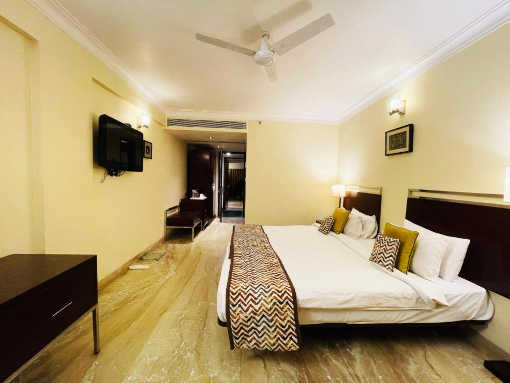 The Wall Street Beacon, Jaipur - Doble Habitación De Lujo Con Vista De Castillo