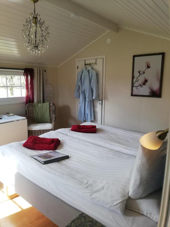 Postel nebo postele na pokoji v ubytování Karlsberg Gård B&B