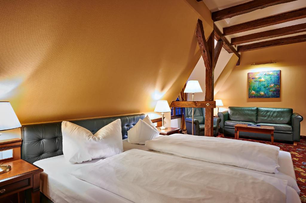 Residenz Hotel Wendorf tesisinde bir odada yatak veya yataklar