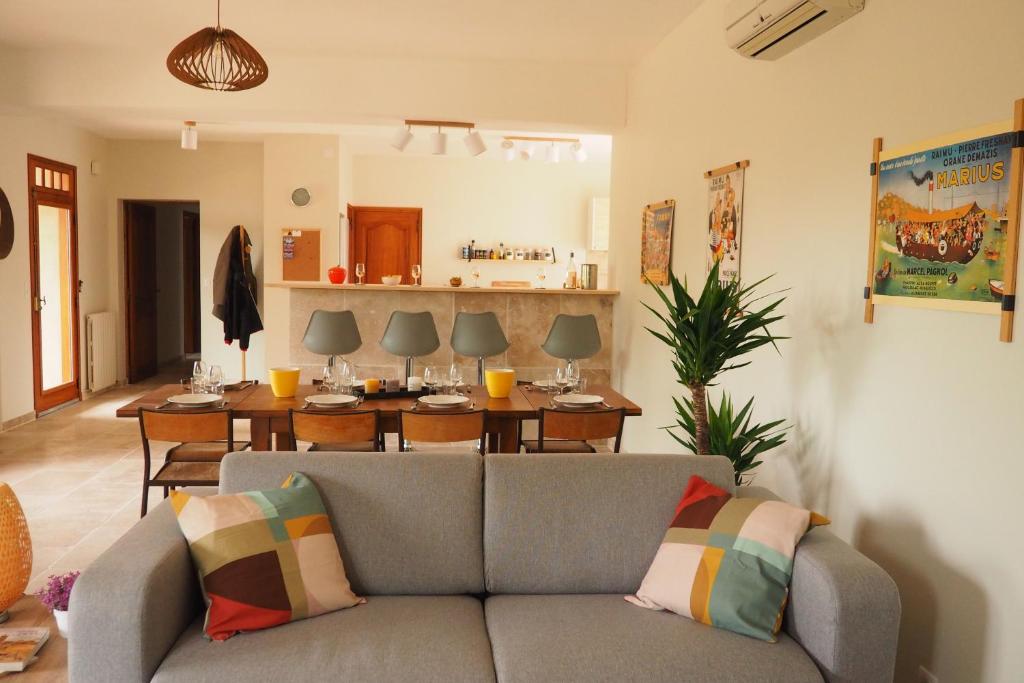 a living room with a couch and a dining room at Maison Le Grand Verger in Goult