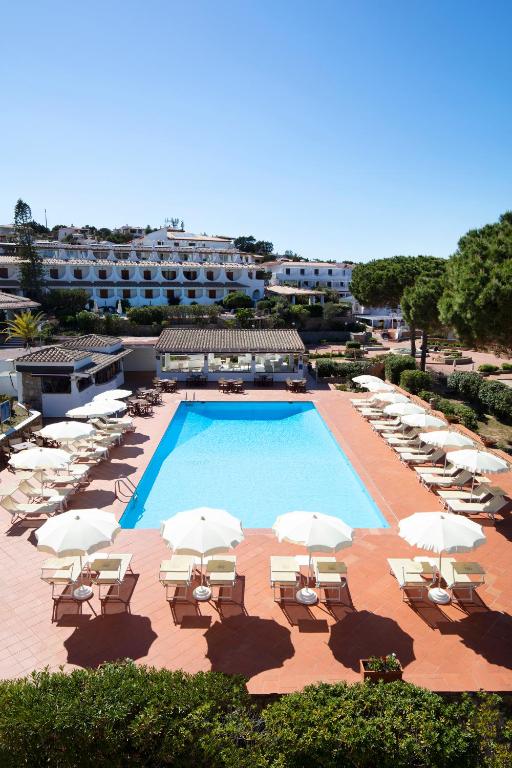 Bazén v ubytovaní Club Hotel Cormorano alebo v jeho blízkosti