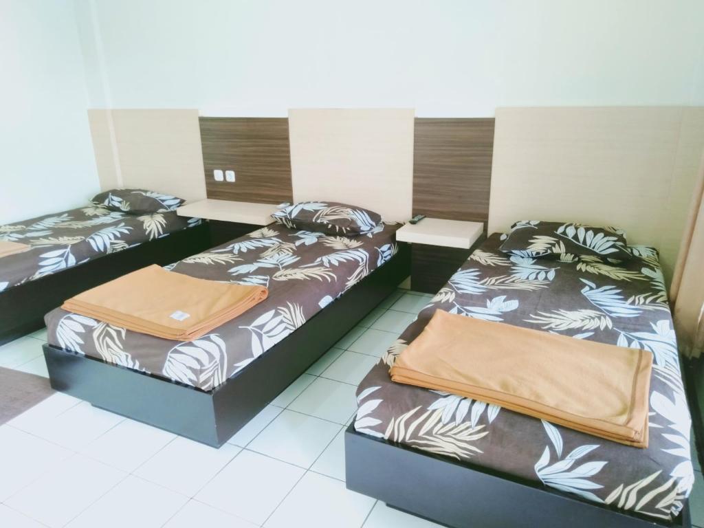 Postel nebo postele na pokoji v ubytování Hotel Taman Indah