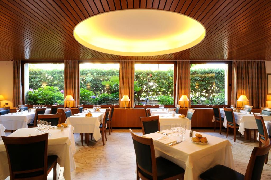 Reštaurácia alebo iné gastronomické zariadenie v ubytovaní Hotel Majestic by LVG Hotel Collection
