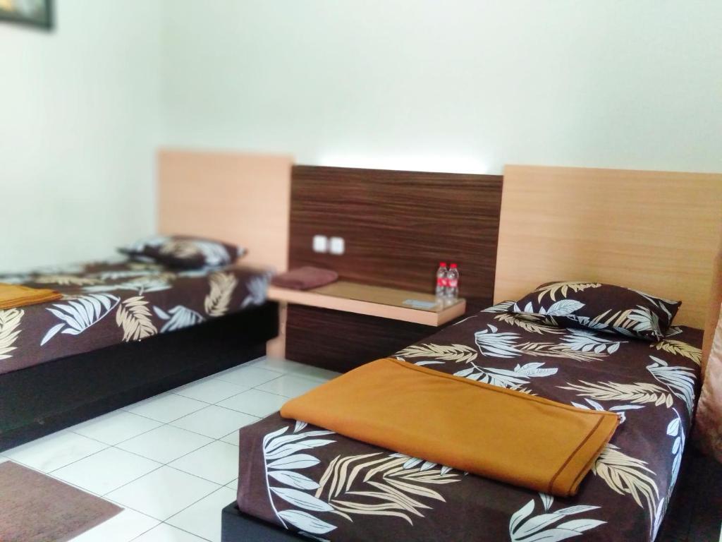 Postel nebo postele na pokoji v ubytování Hotel Taman Indah