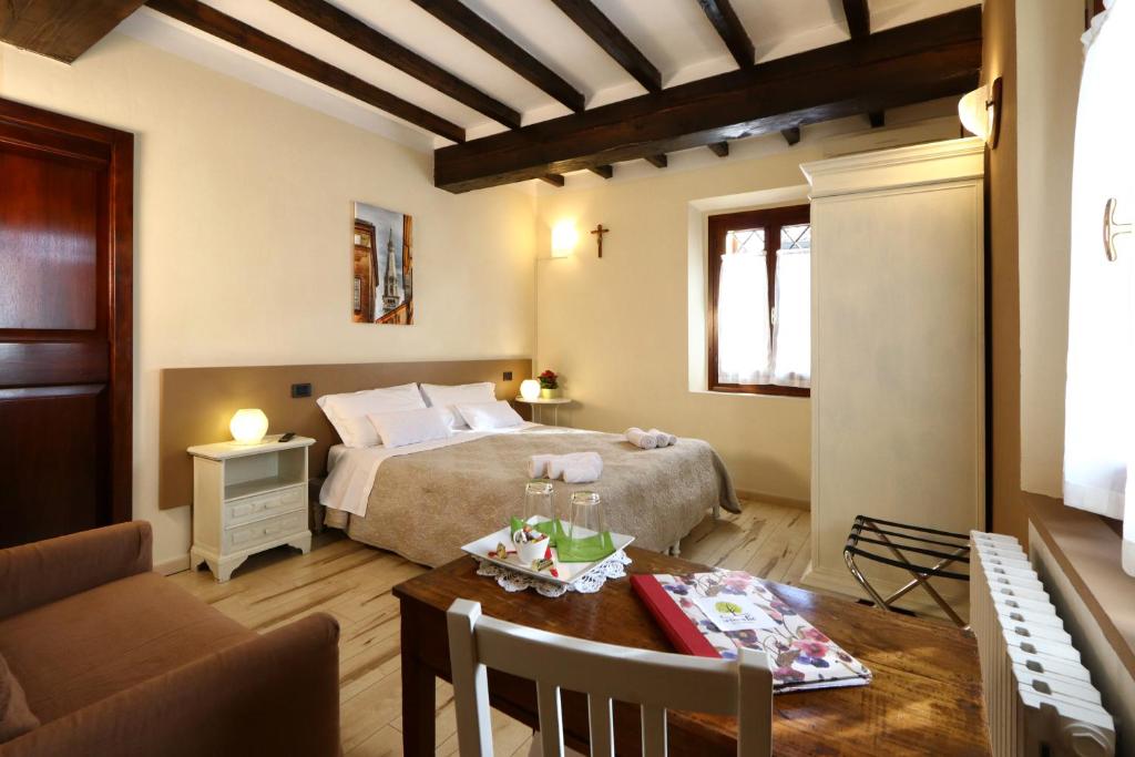 Postel nebo postele na pokoji v ubytování B&B Le Noci di Feo
