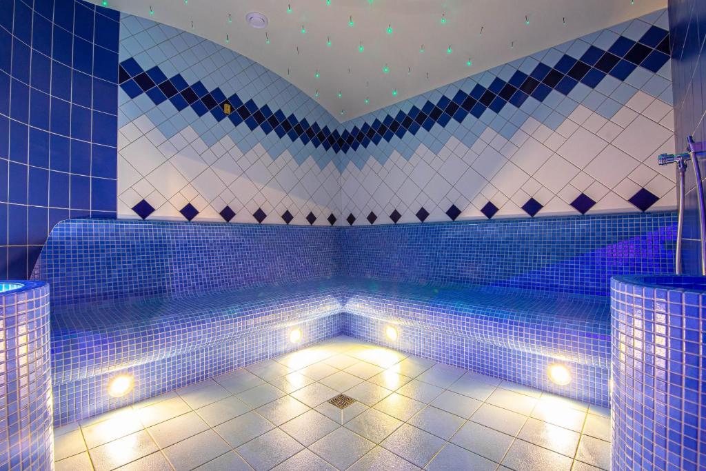 Bazén v ubytování Wellness Hotel Jason nebo v jeho okolí