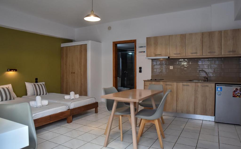 Kuchyň nebo kuchyňský kout v ubytování Iraklis Apartments