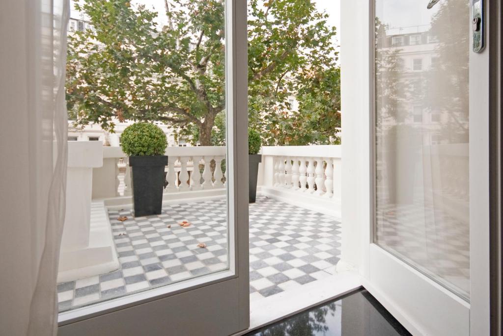 130 Queen's Gate Apartments - Executive One Bedroom Apartment With Balcony