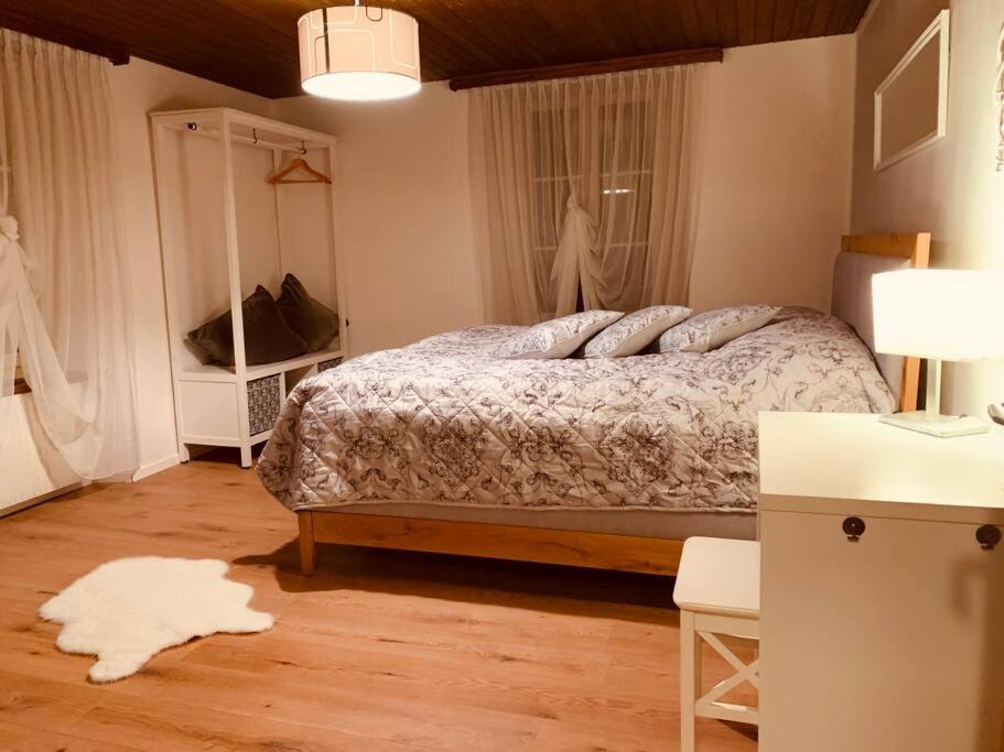 Een bed of bedden in een kamer bij Casa Restelli OG - nahe Andermatt Gotthard