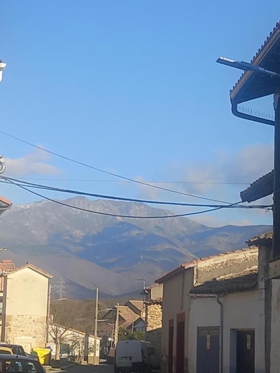 A general mountain view or a mountain view taken from Az apartmant
