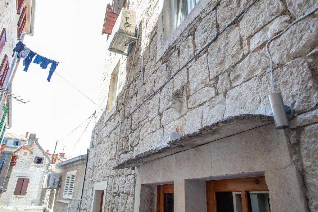 Budova, v ktorej sa apartmán nachádza