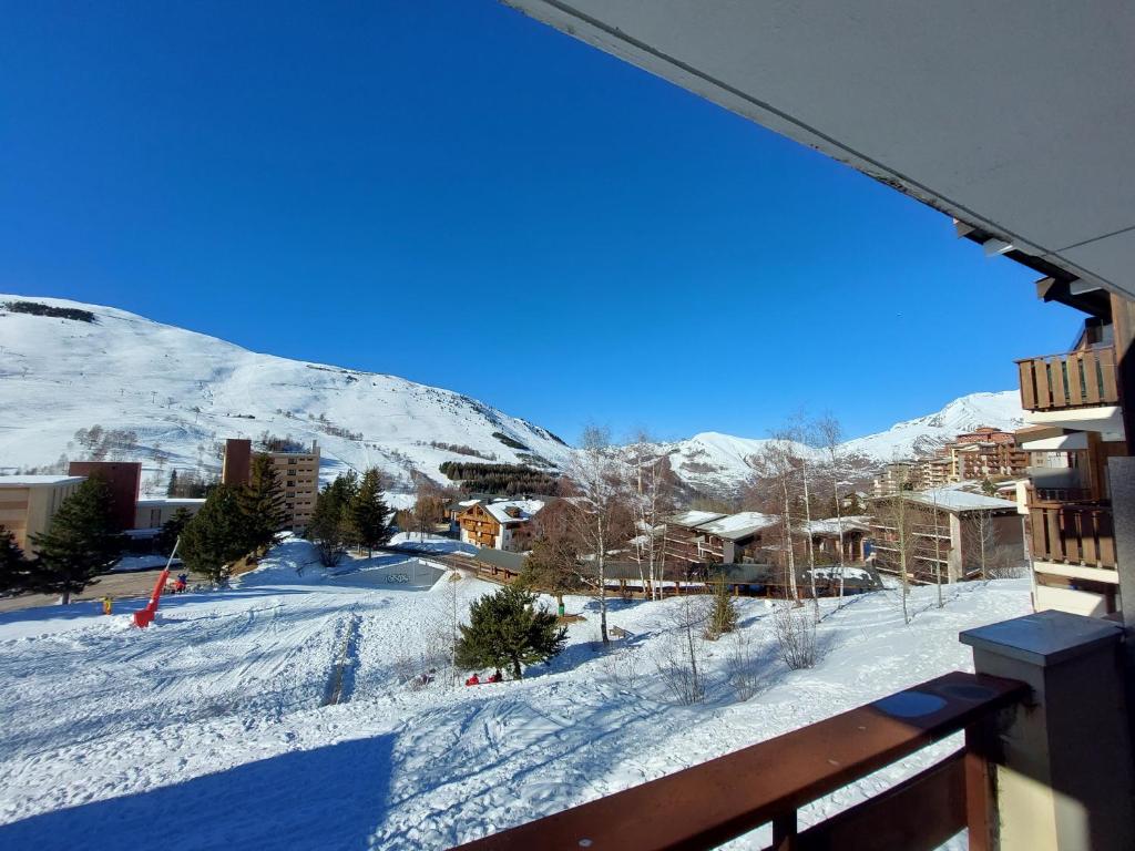 Appart 3 étoiles 6 pers au pied des pistes vue spendide sur la montagne les 2 alpes 1800 m