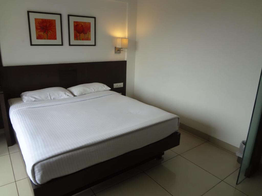 Postel nebo postele na pokoji v ubytování Shantai Hotel