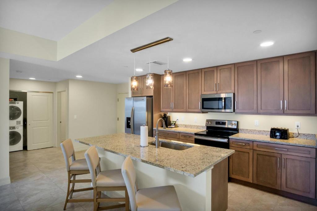 The Avalon Club - 