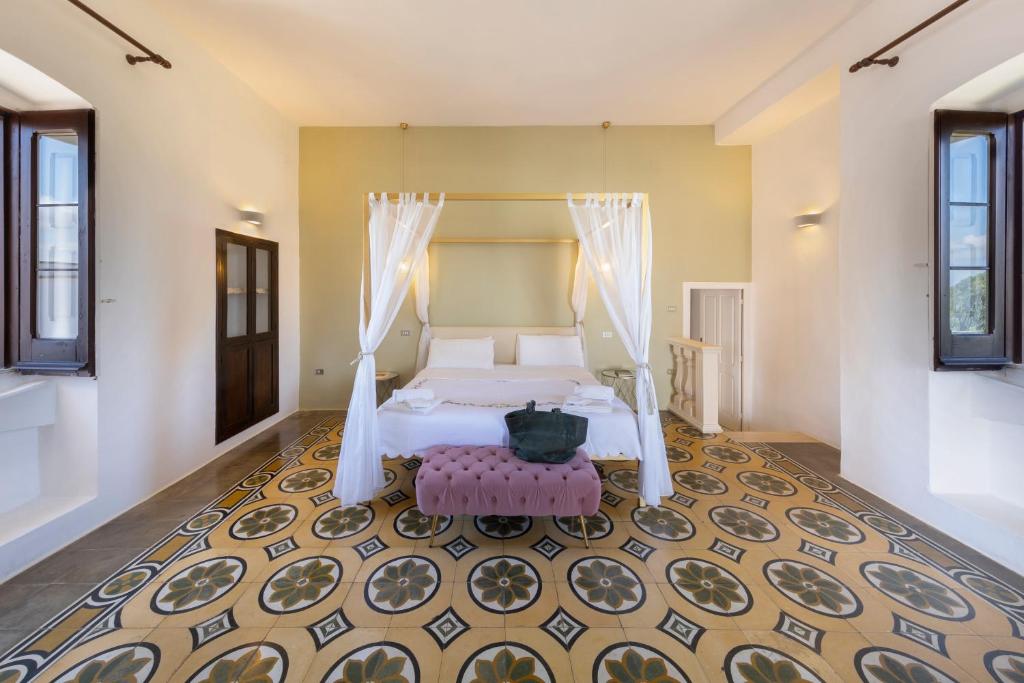 מיטה או מיטות בחדר ב-Masseria Zanzara