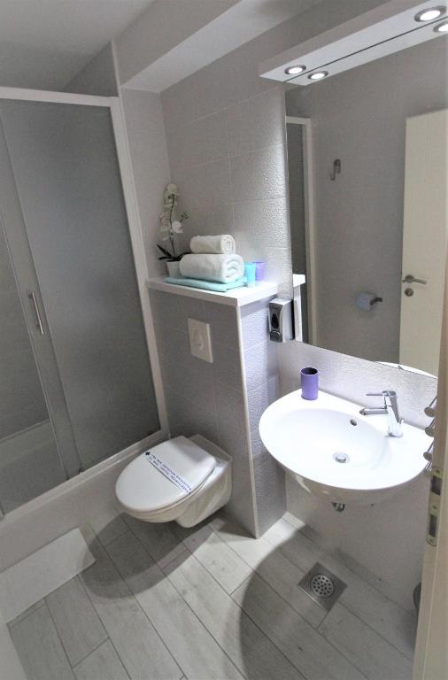 Koupelna v ubytování Apartments Adria