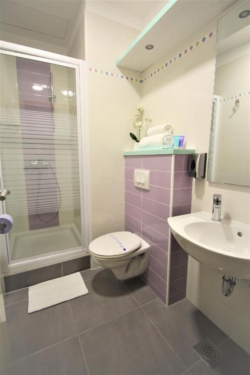 Koupelna v ubytování Apartments Adria