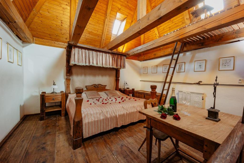 Letto o letti in una camera di Věž Jičín - Romantika pro 2