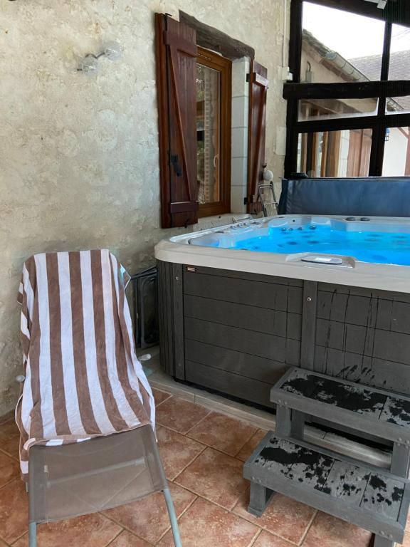 Fotografie z fotogalerie ubytování La Charmeraie : gîte de charme, piscine et spa v destinaci Thésée