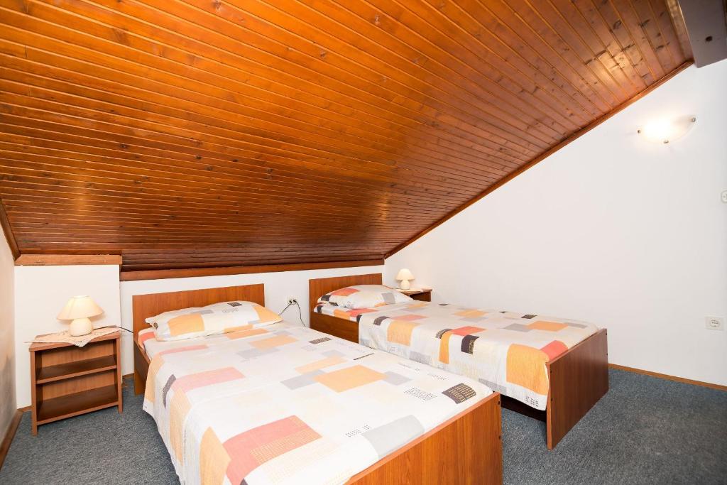 Posteľ alebo postele v izbe v ubytovaní Apartment Srđ