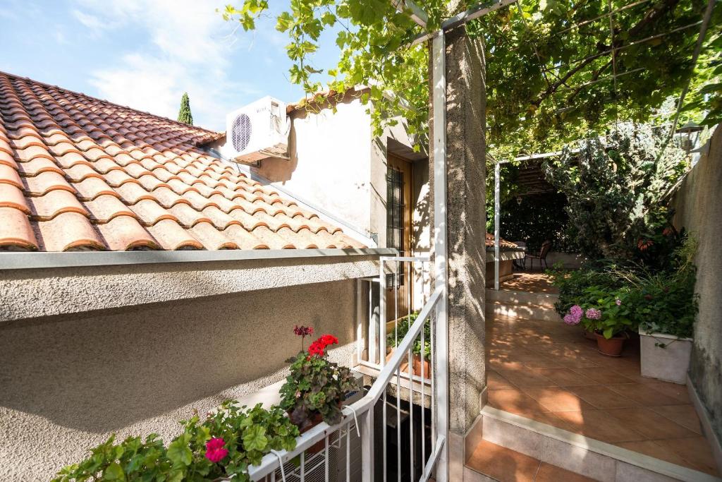 Vonkajšia záhrada v ubytovaní Apartment Srđ