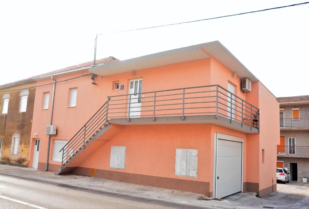 Budova, v ktorej sa apartmán nachádza