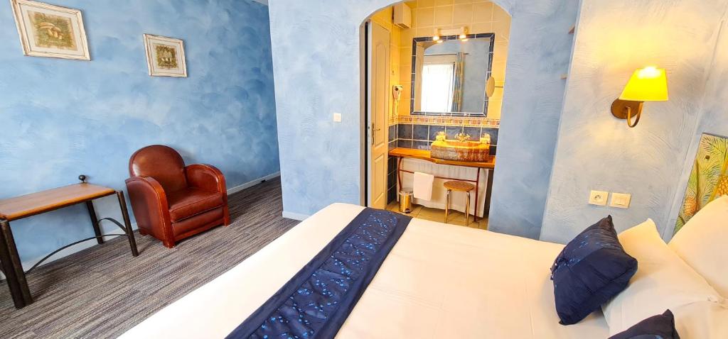 Postel nebo postele na pokoji v ubytování Hotel du Mas