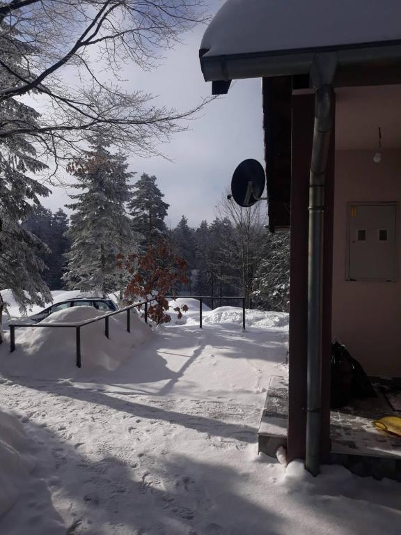 Vila Ljuti krš v zimě
