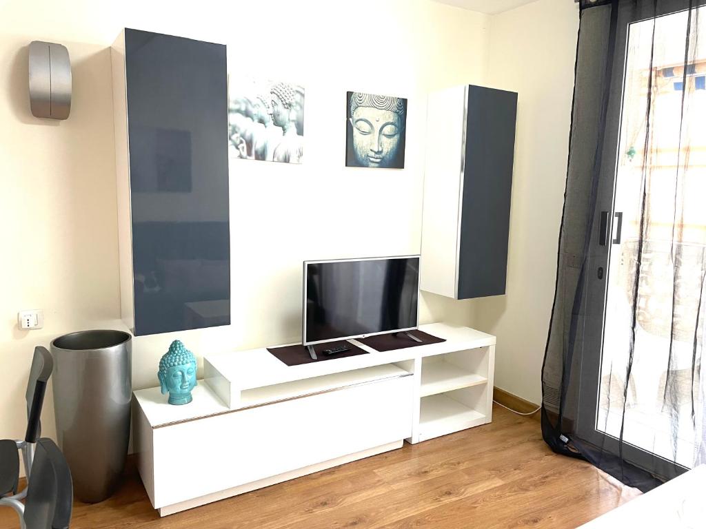 TV a/nebo společenská místnost v ubytování Playa Honda Lovely Home Las Americas -
