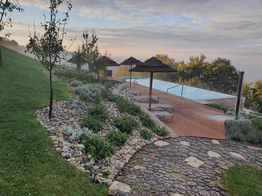 Bazén v ubytování B&B Villa Angelina nebo v jeho okolí