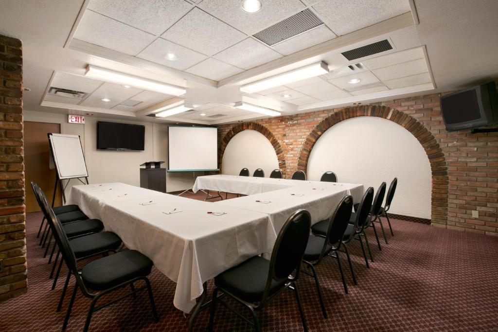 Konferenční prostory v ubytování Ramada by Wyndham Lethbridge