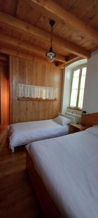 A bed or beds in a room at Ristorante Hotel Falchetto
