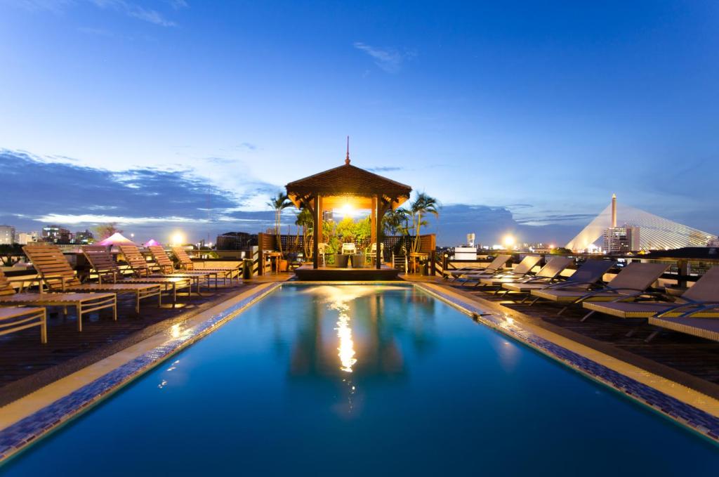 Bazén v ubytování Khaosan Palace Hotel - SHA Extra Plus nebo v jeho okolí