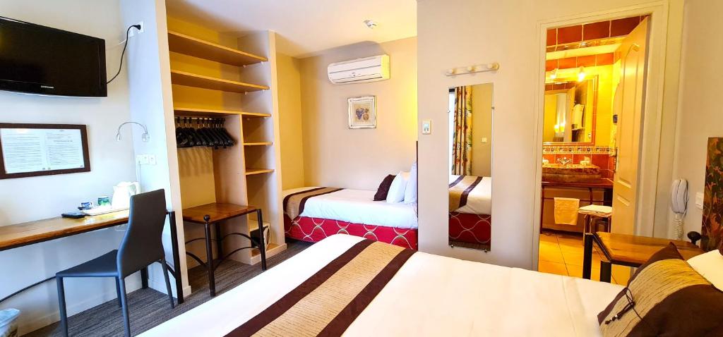 Postel nebo postele na pokoji v ubytování Hotel du Mas