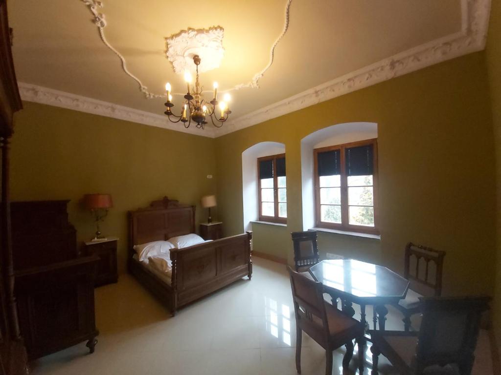 Pałac Książęcy we Wleniu - Habitación Triple Con Baño
