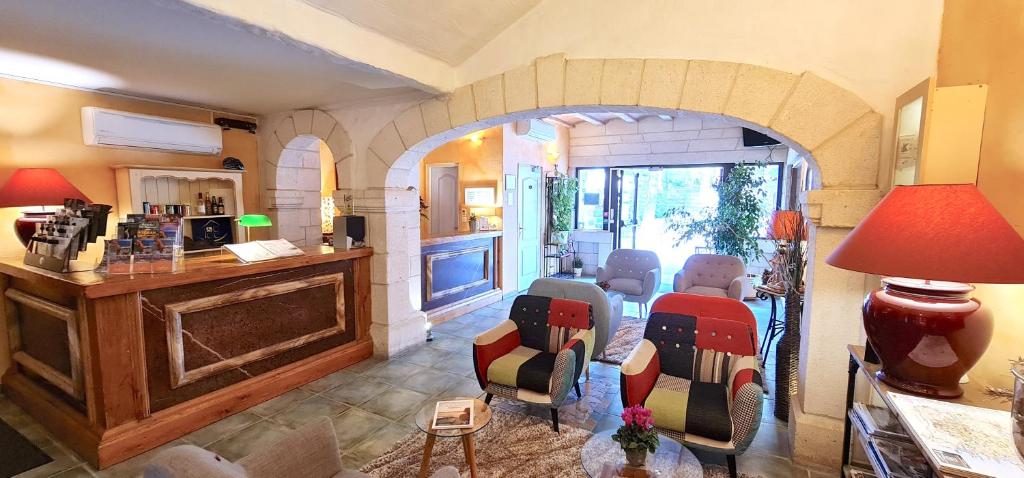 Kuchyň nebo kuchyňský kout v ubytování Hotel du Mas