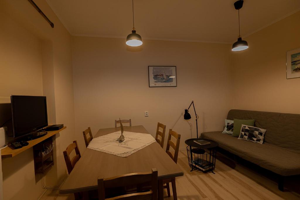 TV a/nebo společenská místnost v ubytování Szélcsend Apartman