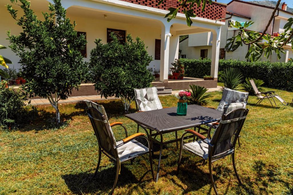 Zahrada ubytování Apartments Viktorija