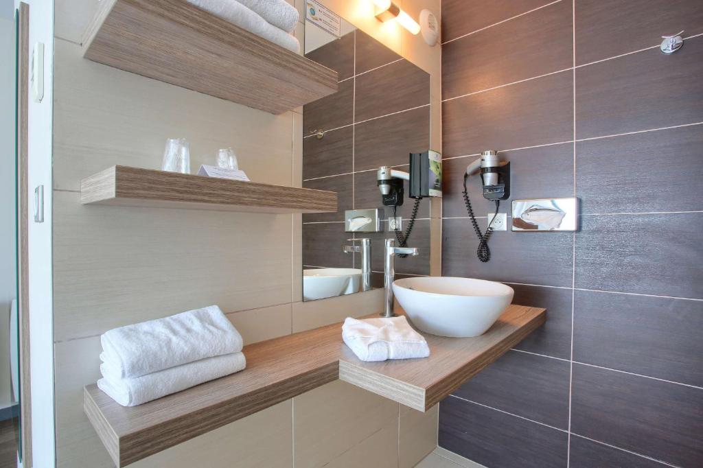 Koupelna v ubytování Sure Hotel by Best Western Reims Nord
