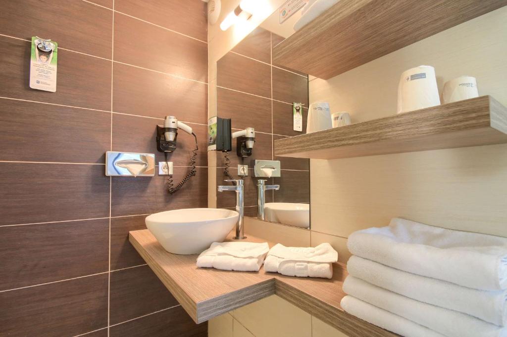 Koupelna v ubytování Sure Hotel by Best Western Reims Nord