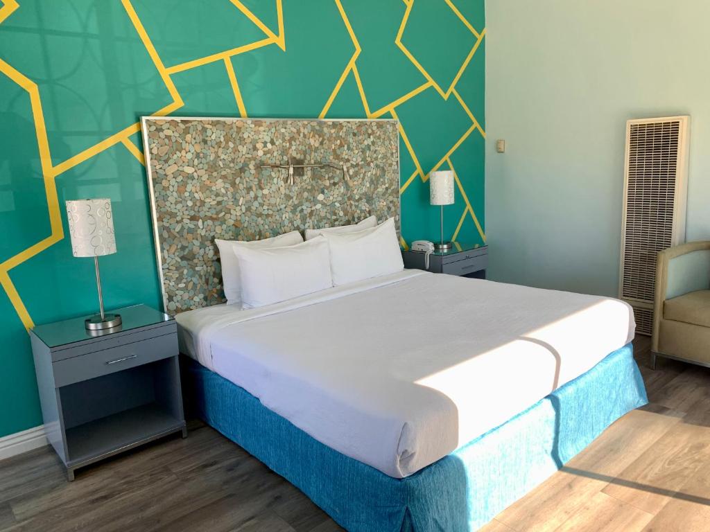 Ein Bett oder Betten in einem Zimmer der Unterkunft Inn at East Beach