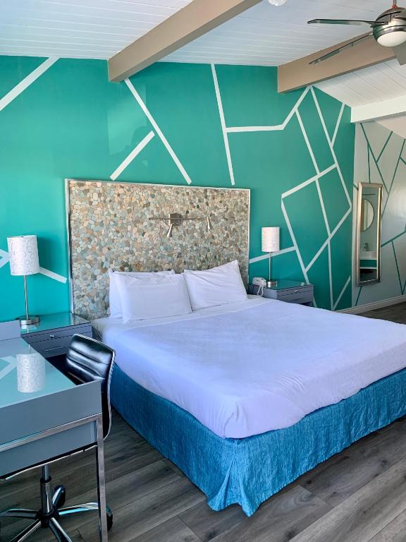 Ein Bett oder Betten in einem Zimmer der Unterkunft Inn at East Beach