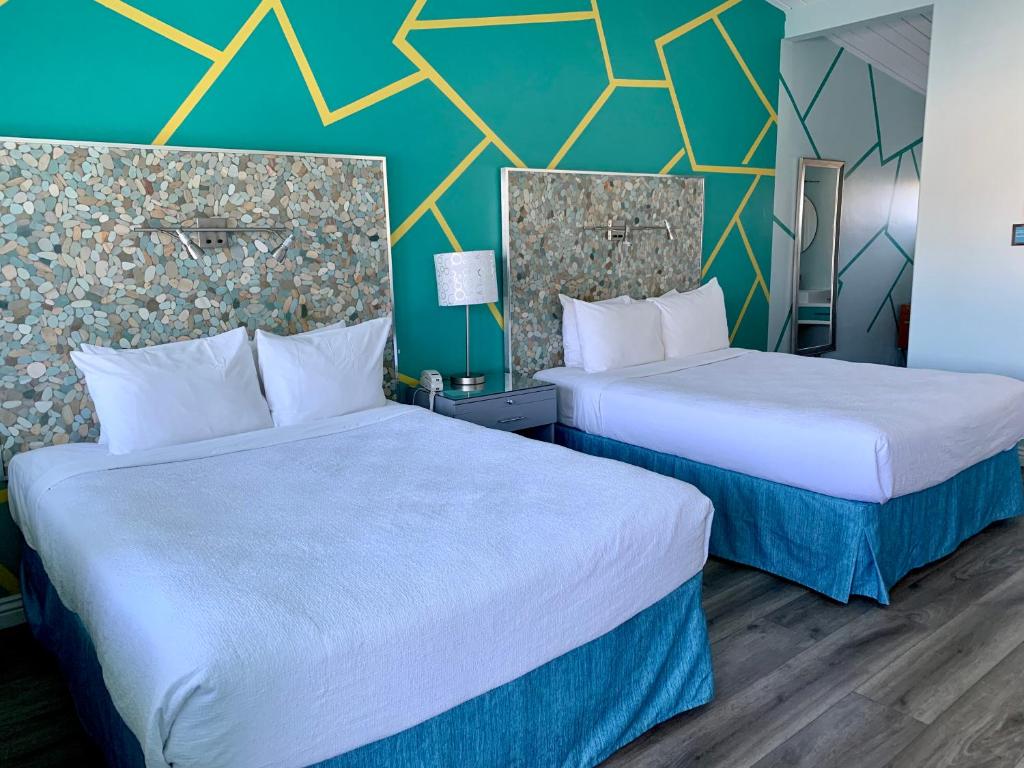 Ein Bett oder Betten in einem Zimmer der Unterkunft Inn at East Beach