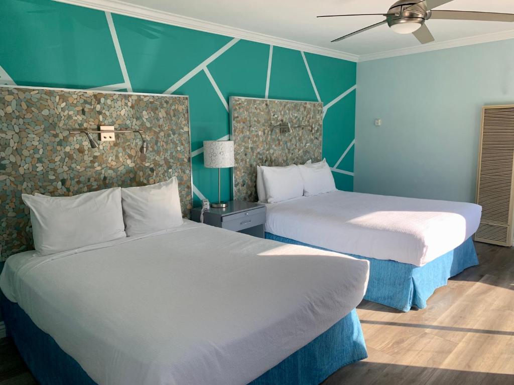 Ein Bett oder Betten in einem Zimmer der Unterkunft Inn at East Beach