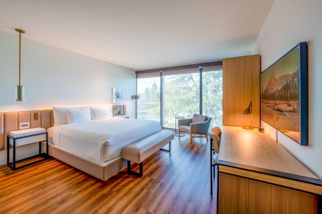 Postel nebo postele na pokoji v ubytování Shashi Hotel Mountain View Palo Alto