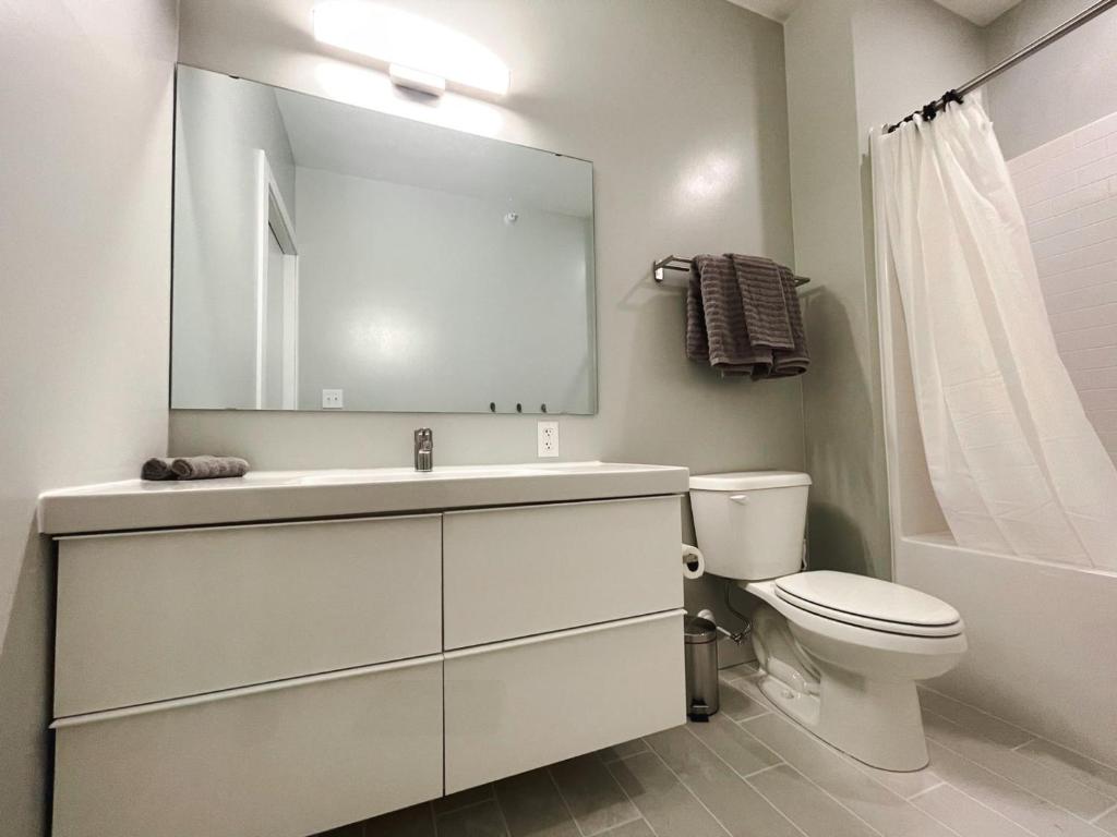 Sleepover Studio Apartments Des Moines - Superior Apartment