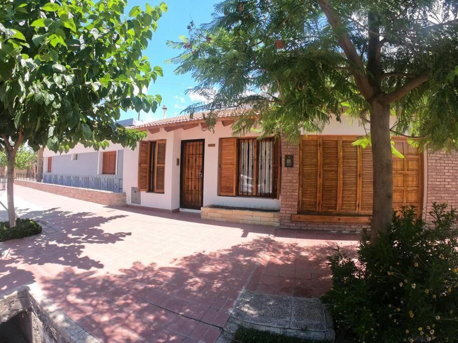 a house with a tree in front of it at Departamento encantador en Maipú in Maipú
