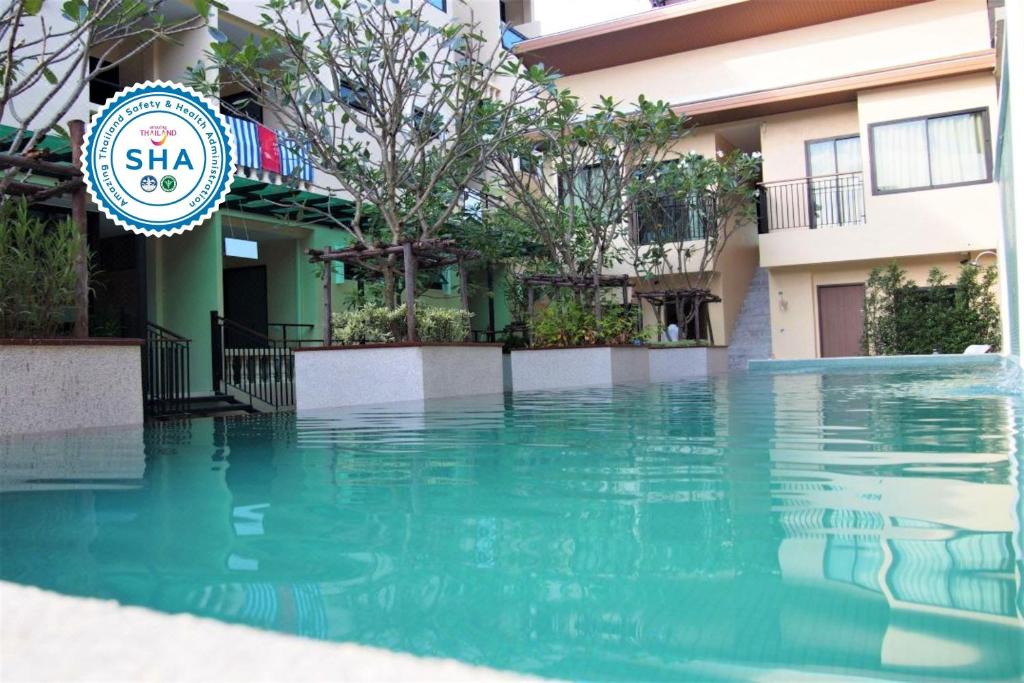 The swimming pool at or close to The Wave Hotel Patong SHA