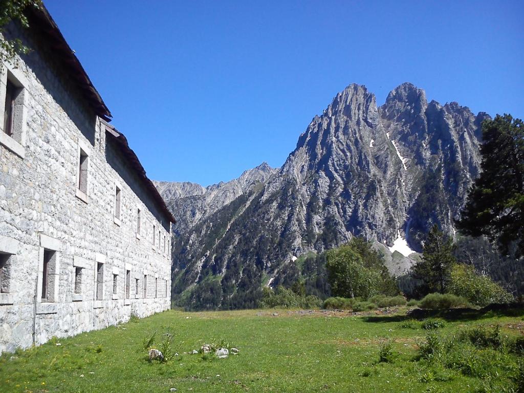 Nespecifikovaný výhled na hory nebo výhled na hory při pohledu z hotelu